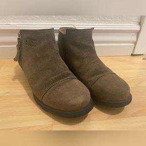 Sorel ankle boots zip up